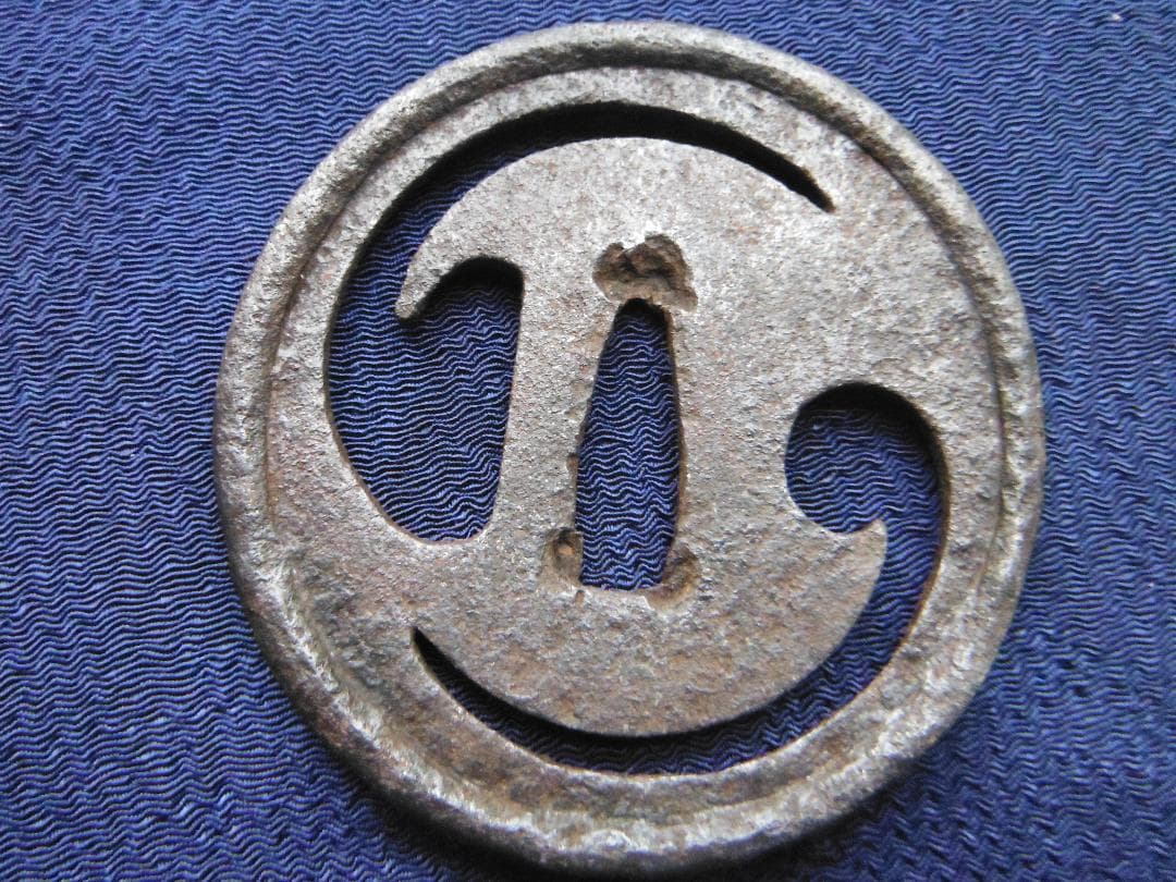 刀装具・鍔・甲冑師　(つば) ・巴紋透かし・江戸時代