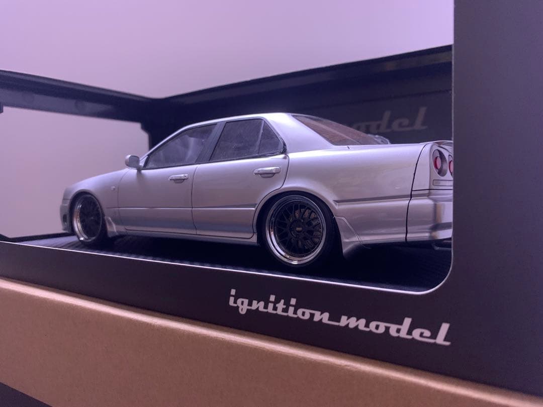 イグニッションモデル1/18スカイライン25GTターボ(ER34)シルバー