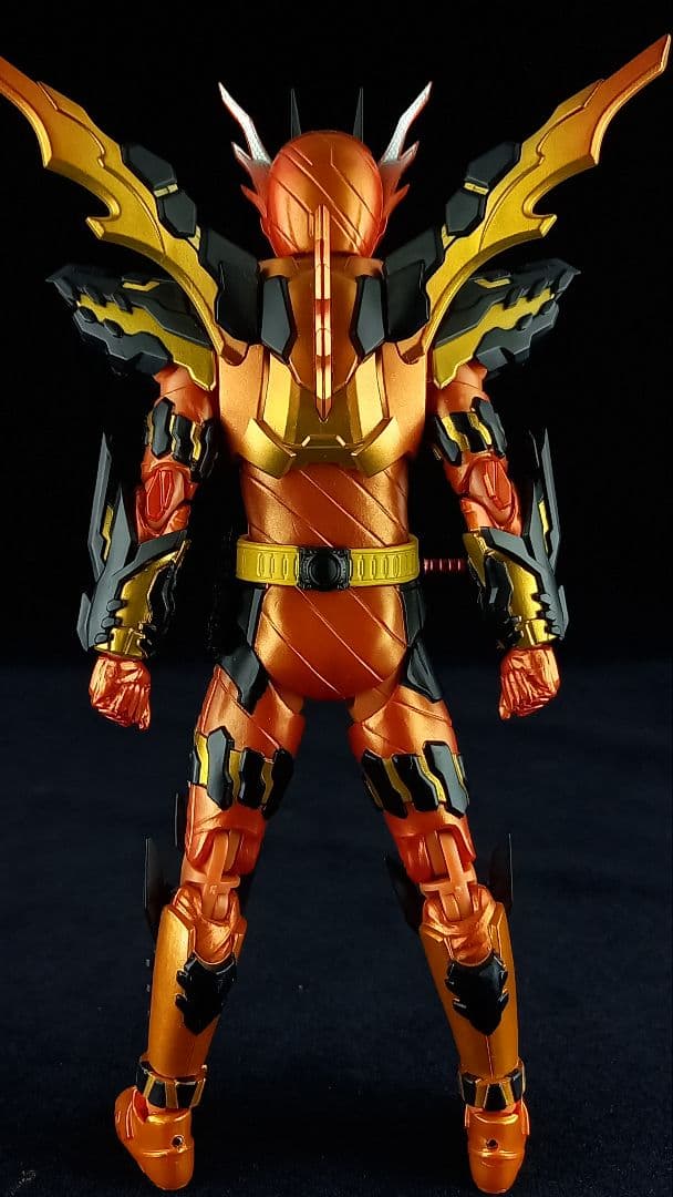 S.H.フィギュアーツ 仮面ライダークローズマグマ