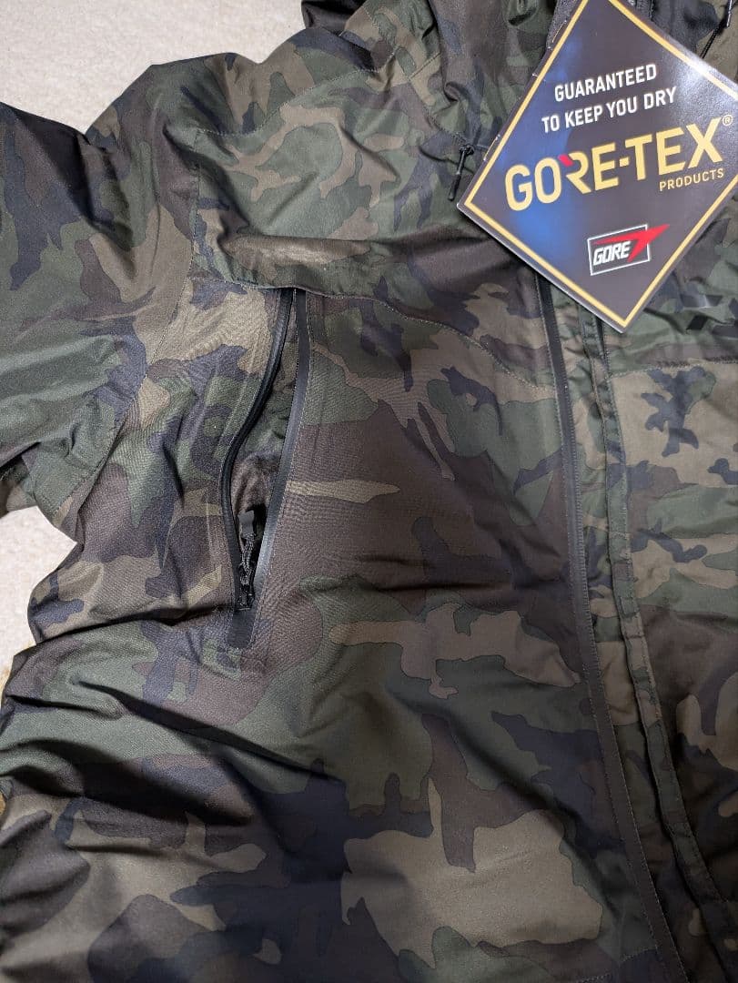 未使用 ダイワ　GORE-TEX ウィンター　フィッシングスーツ