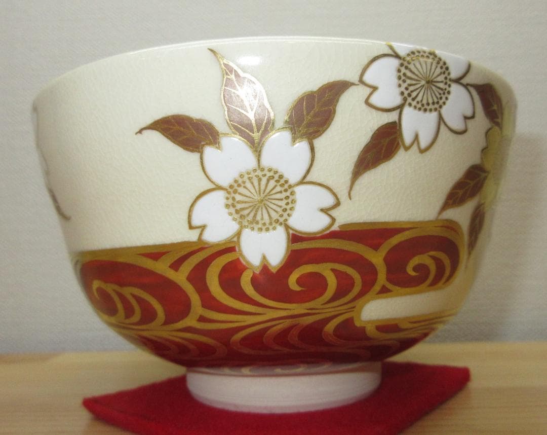 送料込【逢絢亭】茶道具 茶碗 京焼 桜花流水の図 真葛（宮川）香斎 共箱入り