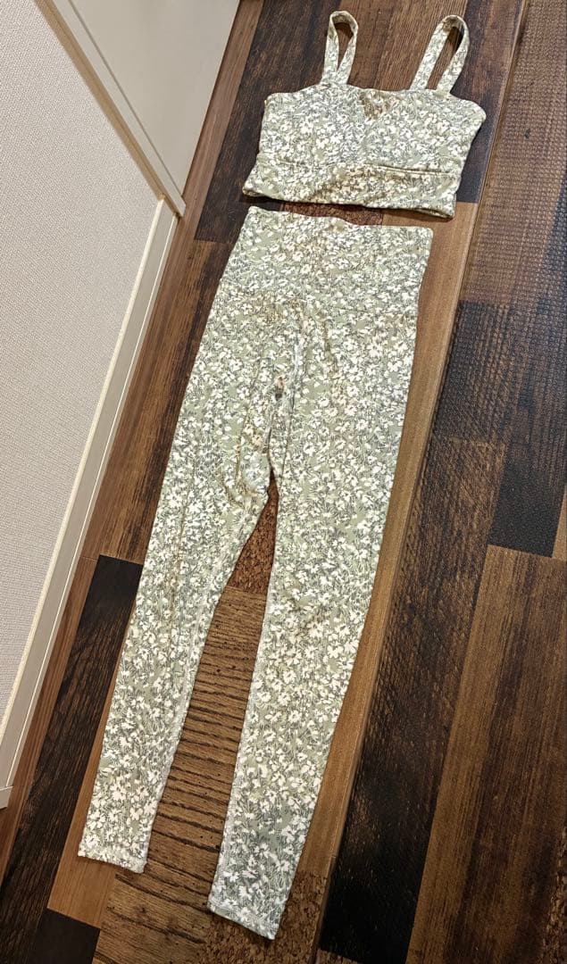 極美　emmi yogaエミヨガ　ヨガウェア　マーガレット柄　バッグクロス　黄緑