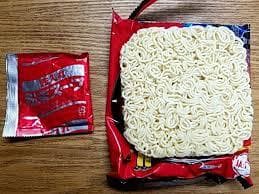 お徳用　3箱買い￥9999　1食分￥111　激辛 大人気 宮崎辛麺 ラーメン