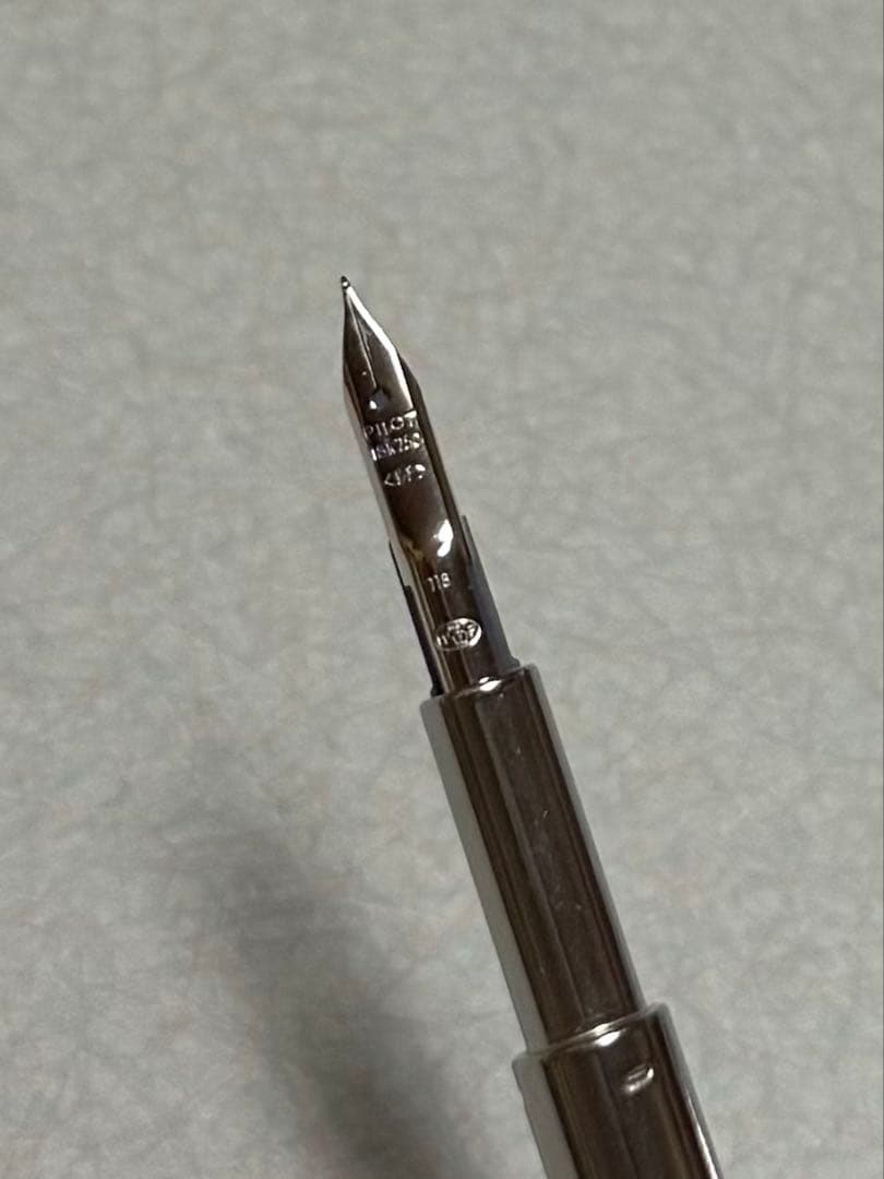キャップレスデシモ PILOT 万年筆 EF 極細 18金