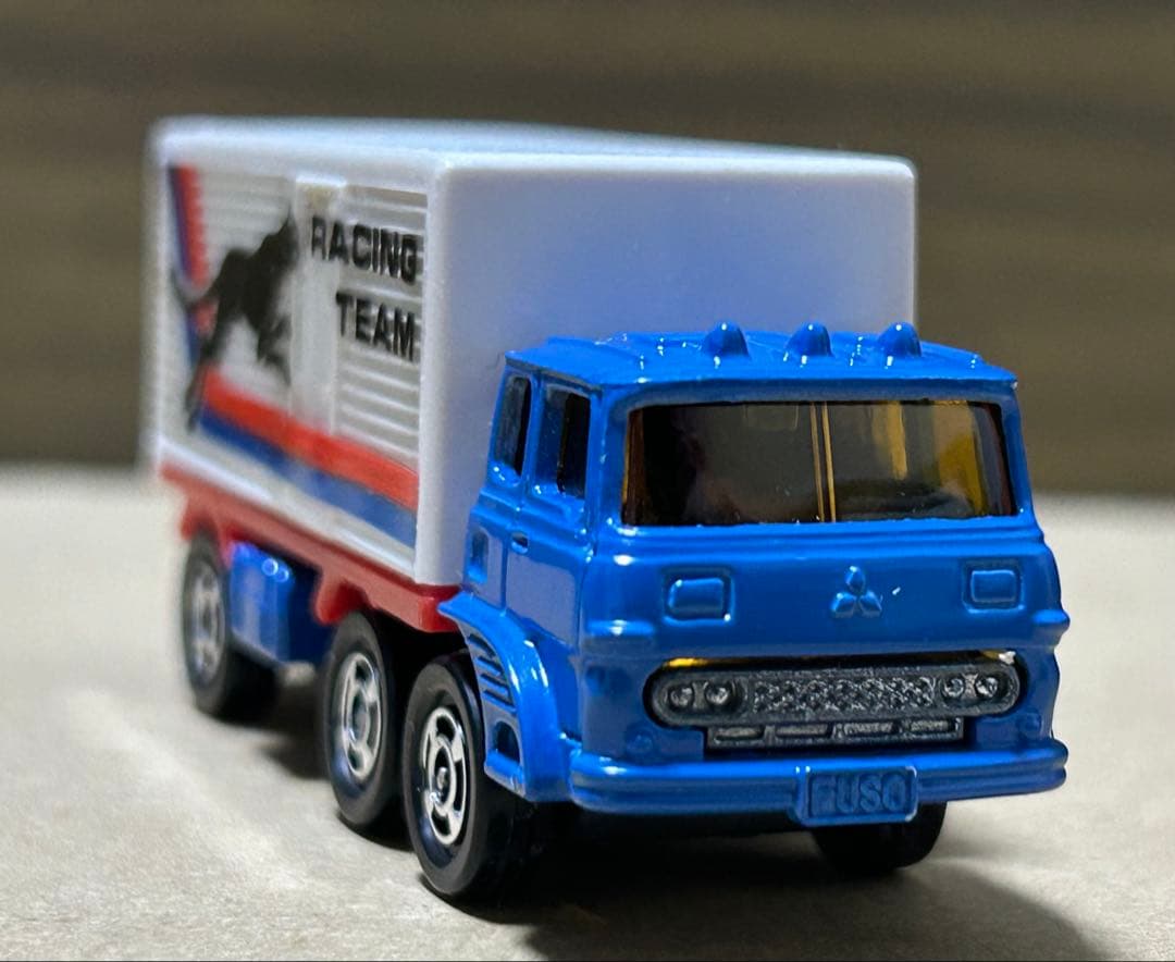 日本製 トミカ 三菱ふそう パネルバン レーシングチーム トランスポート