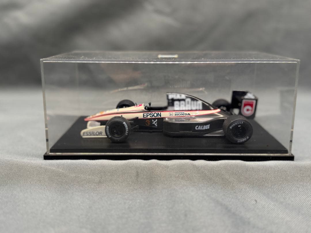 BRAUN F1 ミニカー ディスプレイケース付き