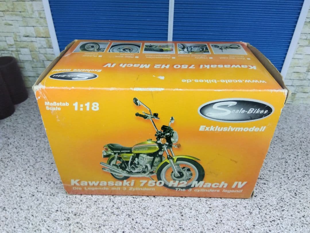 Scale-Bikes 1/18ミニカー カワサキ 750 H2 Mach Ⅳ
