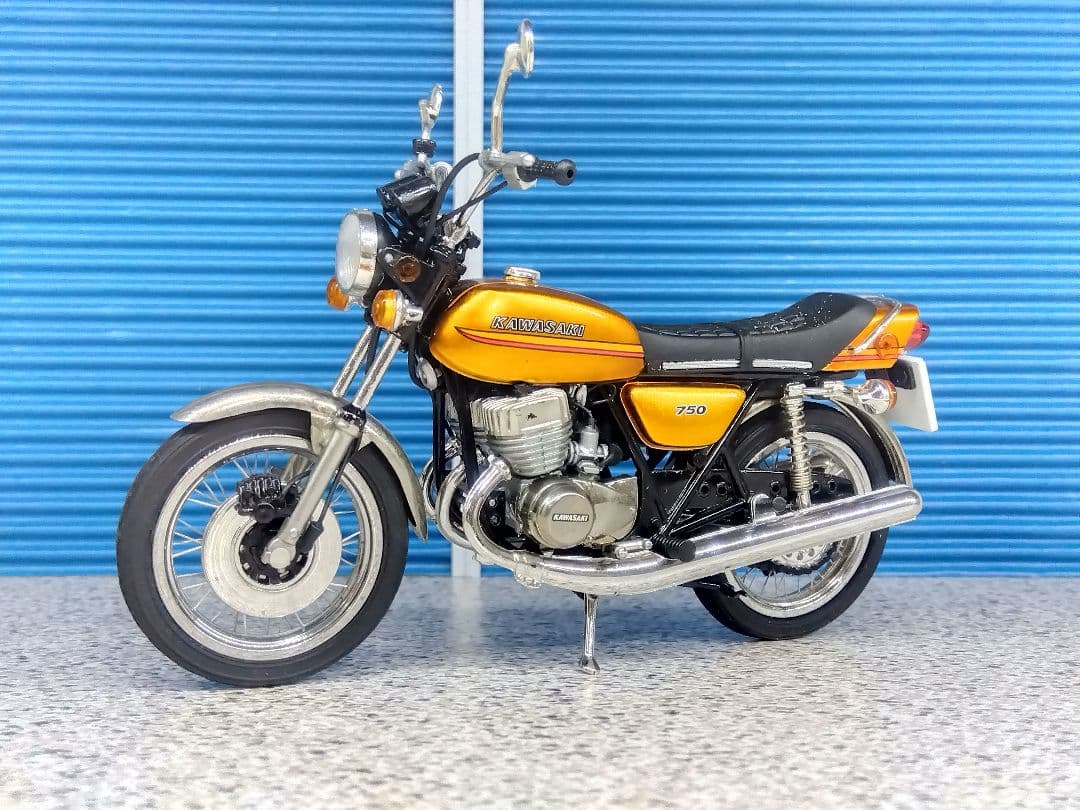 Scale-Bikes 1/18ミニカー カワサキ 750 H2 Mach Ⅳ