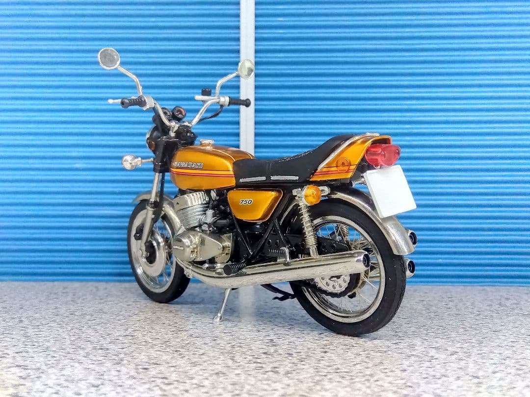 Scale-Bikes 1/18ミニカー カワサキ 750 H2 Mach Ⅳ