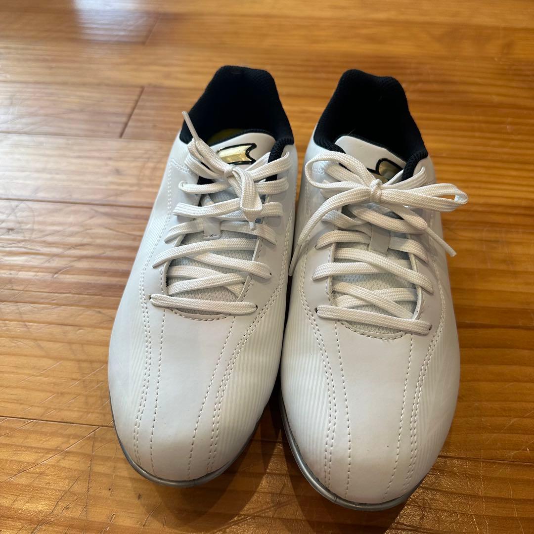 ホワイト スパイクシューズ