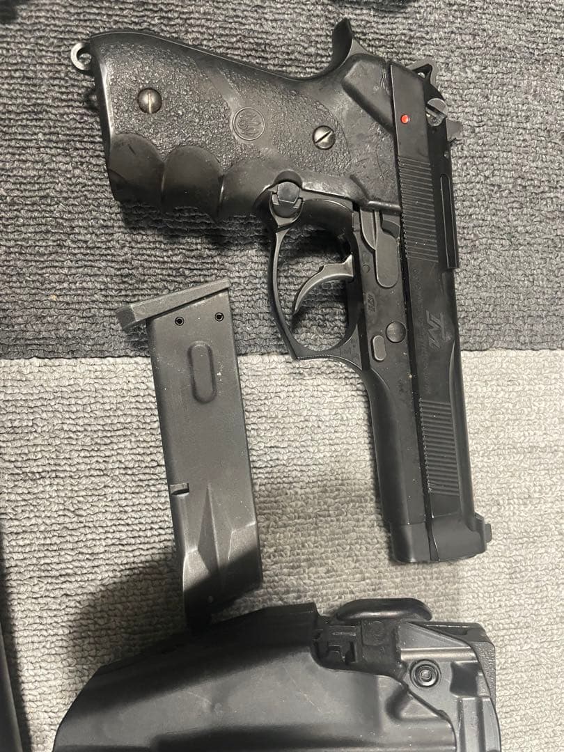 ガスガン×3 電動ガン×1