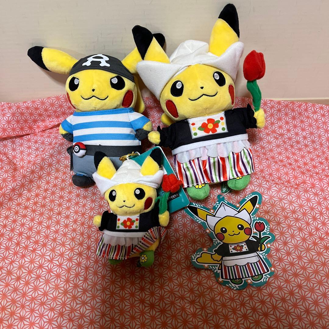 ポケモン　ピカチュウ　ぬいぐるみ