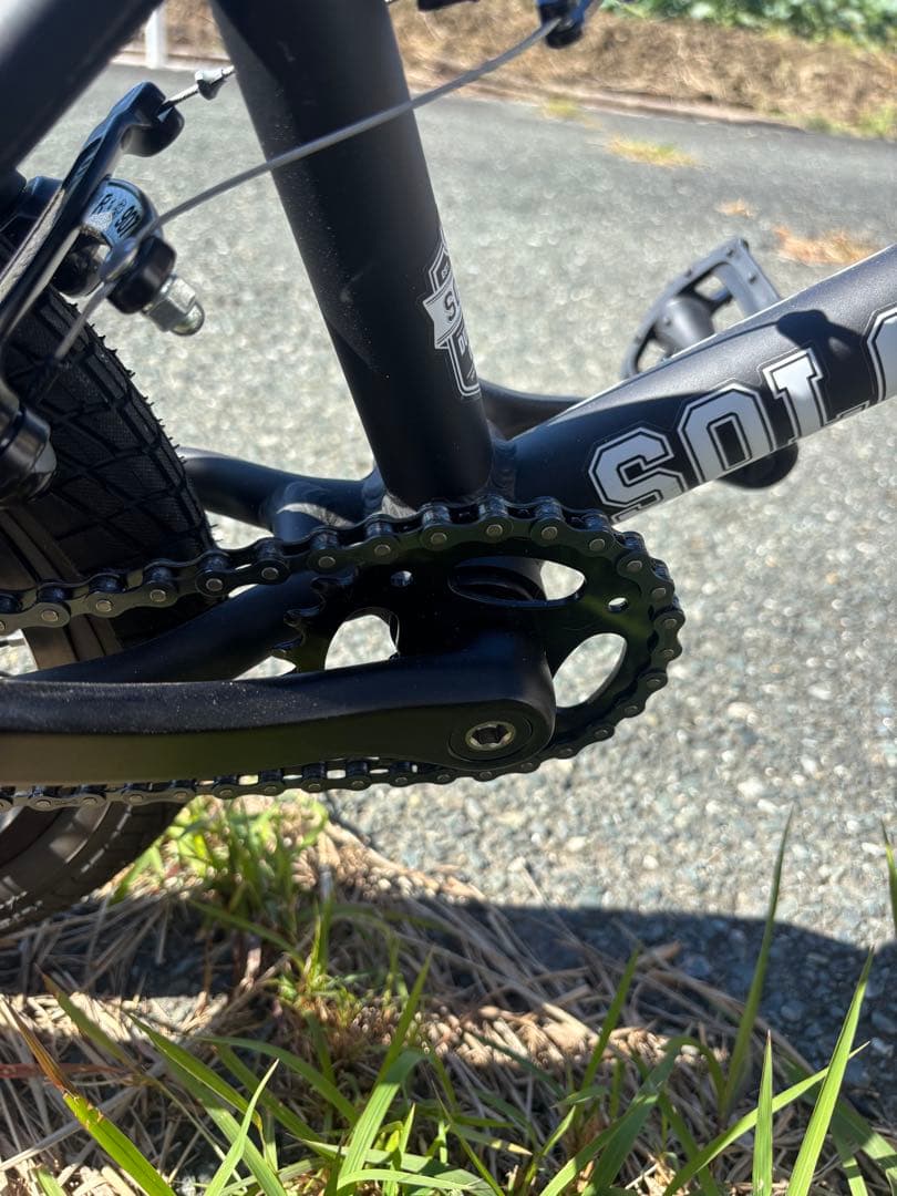 SOLO BMXダーカスワン　16インチ