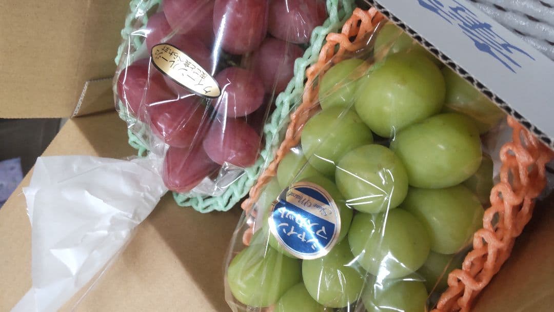 専用ページ！「クイーンルージュ」と「シャインマスカット」2房ずつ 秀品