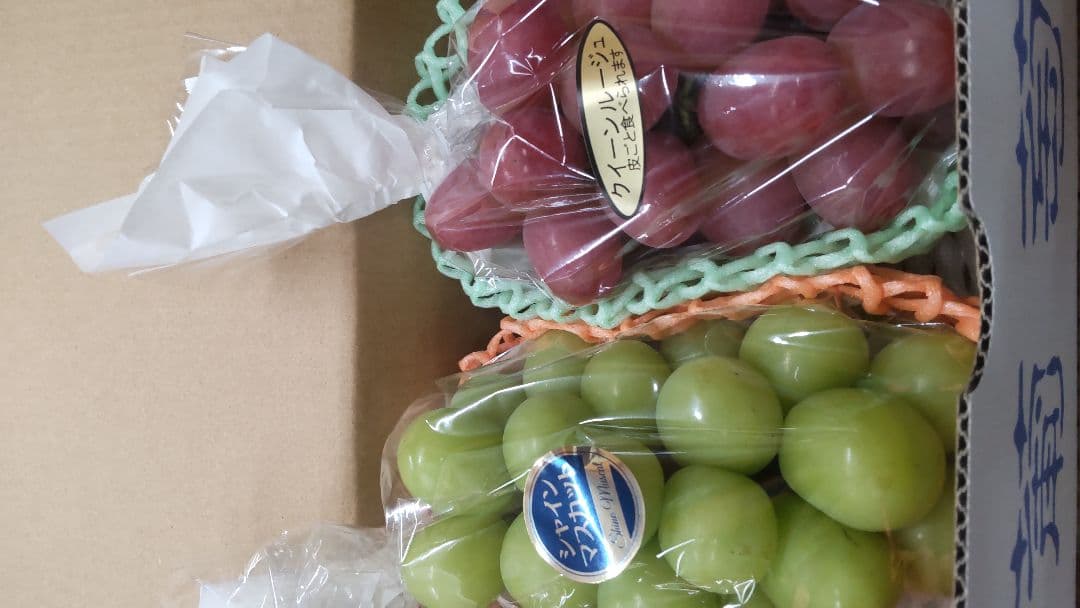 専用ページ！「クイーンルージュ」と「シャインマスカット」2房ずつ 秀品