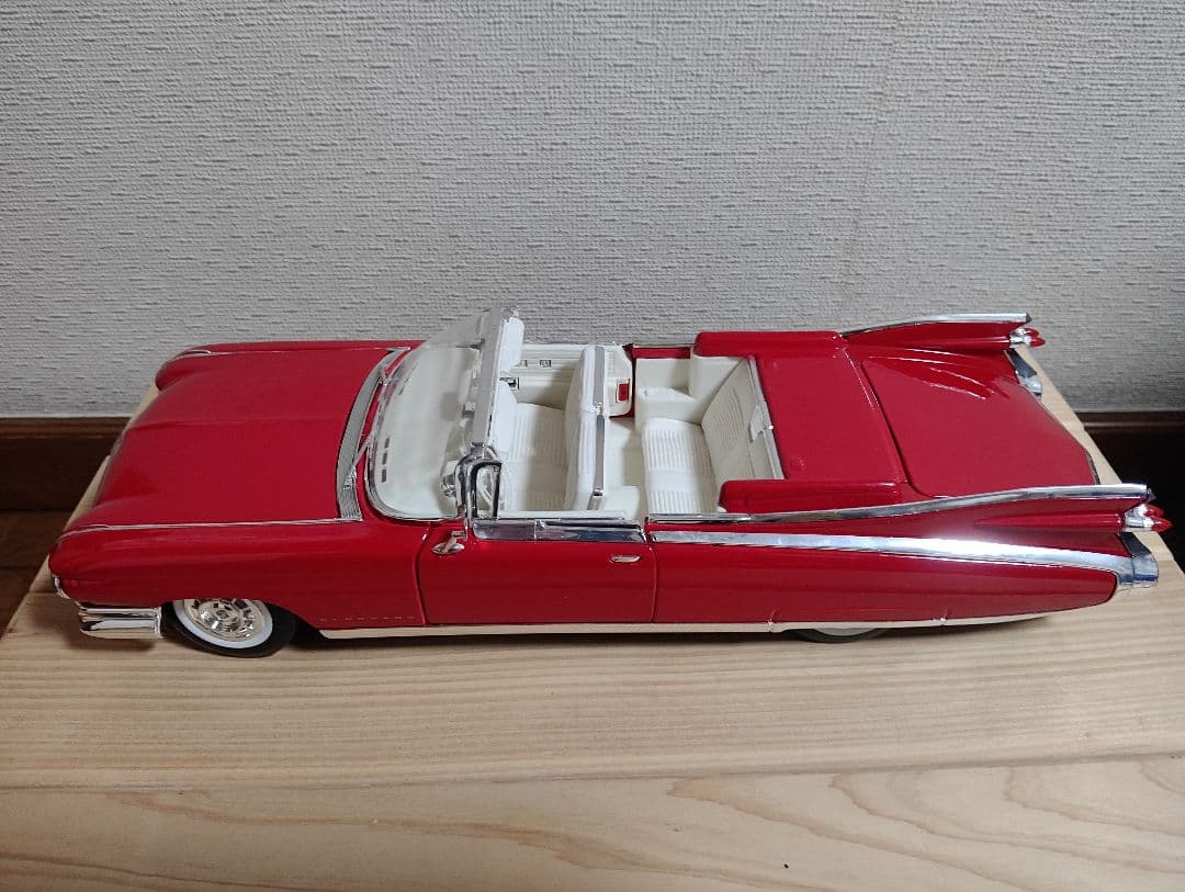 【美品】Cadillac ELDORAD 1/18 MAISTO 希少 赤