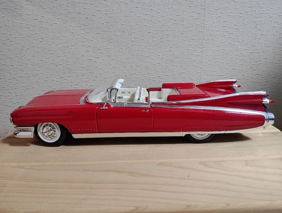 【美品】Cadillac ELDORAD 1/18 MAISTO 希少 赤