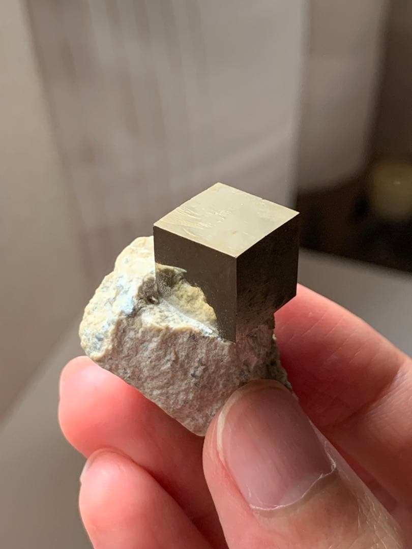 最上級！　パイライト　キューブ型原石　黄鉄鉱　鉱物標本　珍品　水石　根付　翡翠