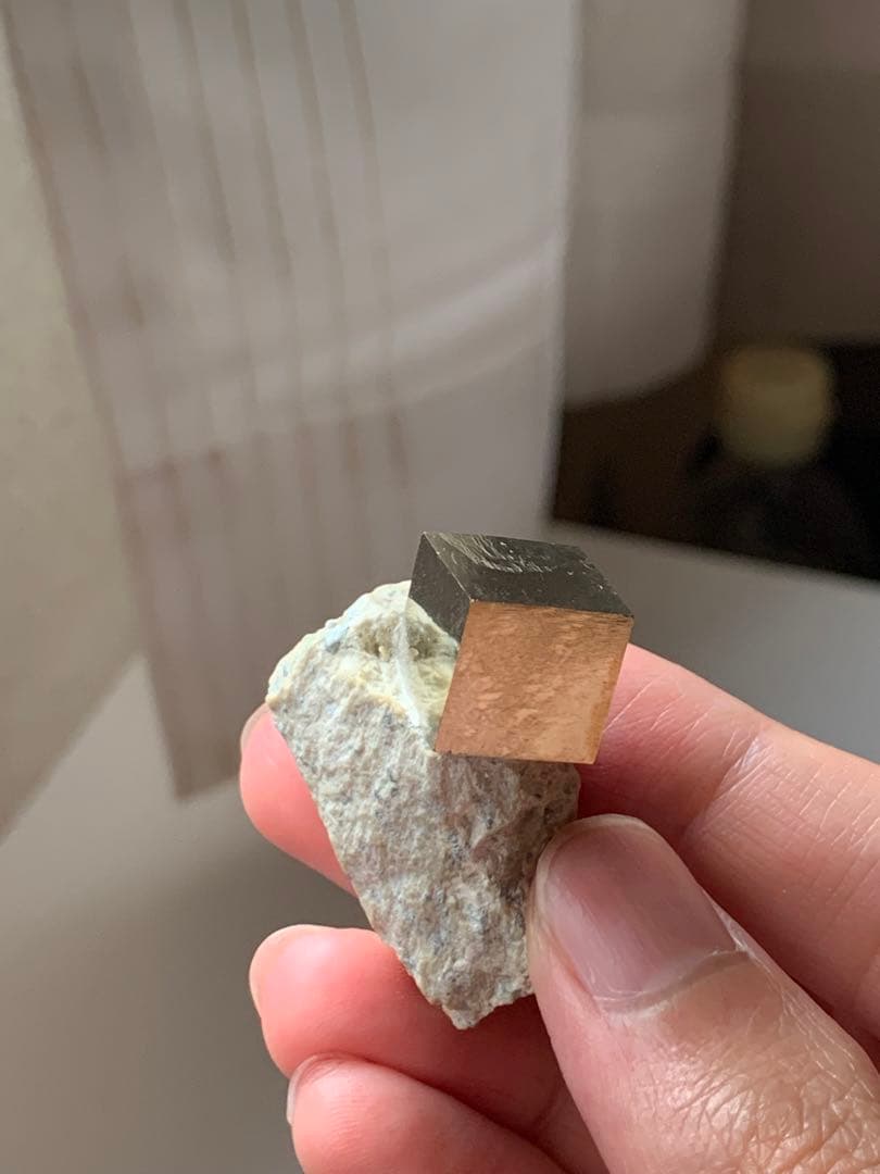 最上級！　パイライト　キューブ型原石　黄鉄鉱　鉱物標本　珍品　水石　根付　翡翠