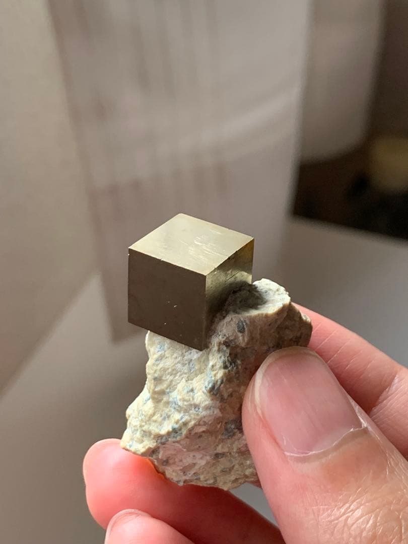 最上級！　パイライト　キューブ型原石　黄鉄鉱　鉱物標本　珍品　水石　根付　翡翠