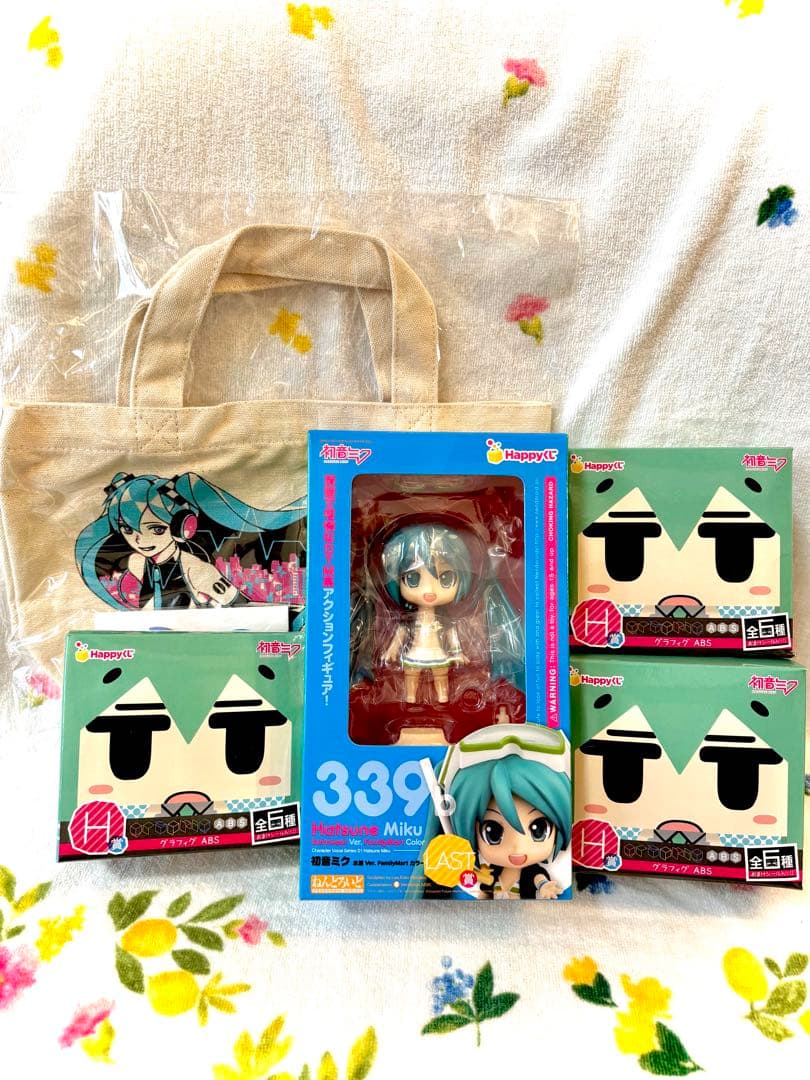 ファミマコラボ♪ 初音ミク✨　ラスト賞フィギュアとトートバッグセット♪