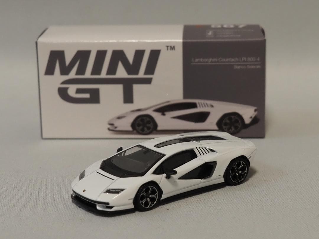 ミニカー MINI GT Lamborghini Countach LPI 800-4