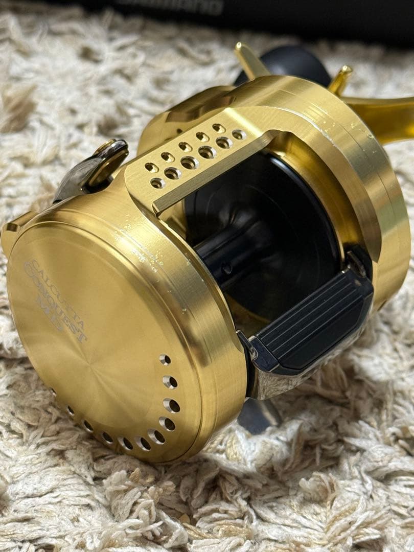 シマノ カルカッタコンクエストMD 400XGLH ベイトリール　右ハンドル