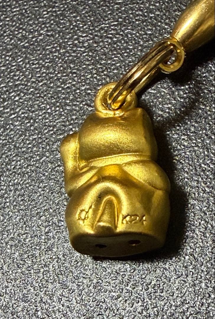 純金　招き猫ストラップ　K24