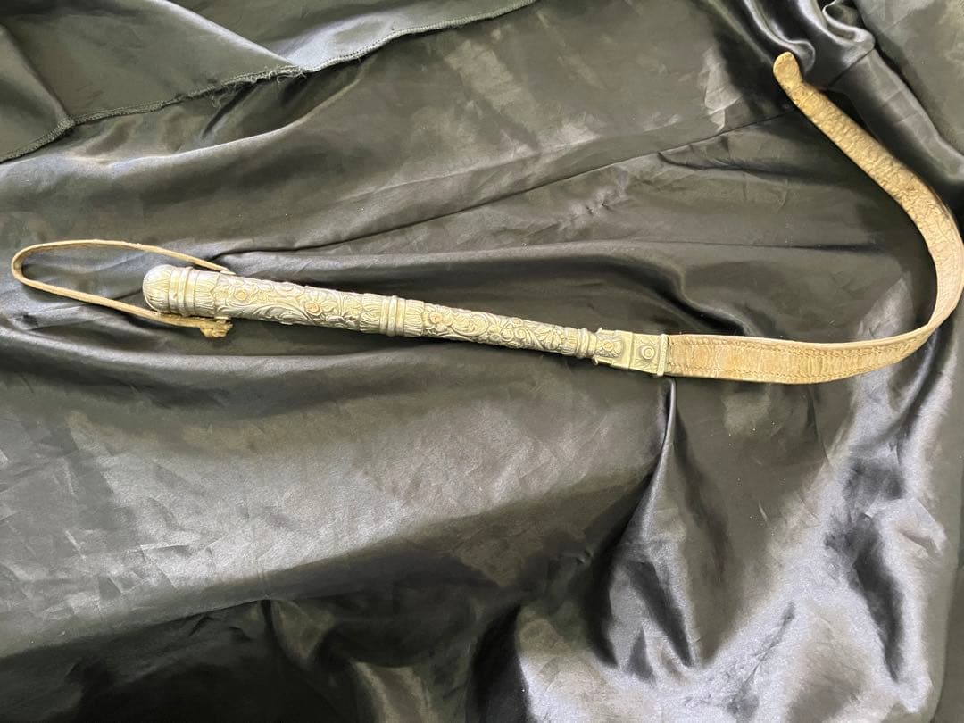 銀の鞭　オークション