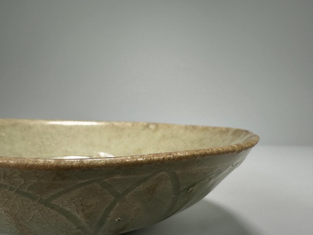 中国美術　元～明時代　青磁　蓮花文茶碗 鉢　時代物　唐物　14～15世紀頃