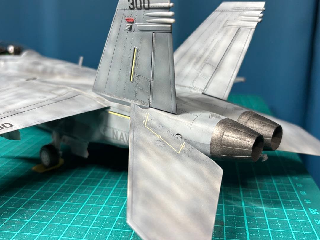 戦闘機　プラモデル　完成品　ハセガワ　1/48 F/A-18F
