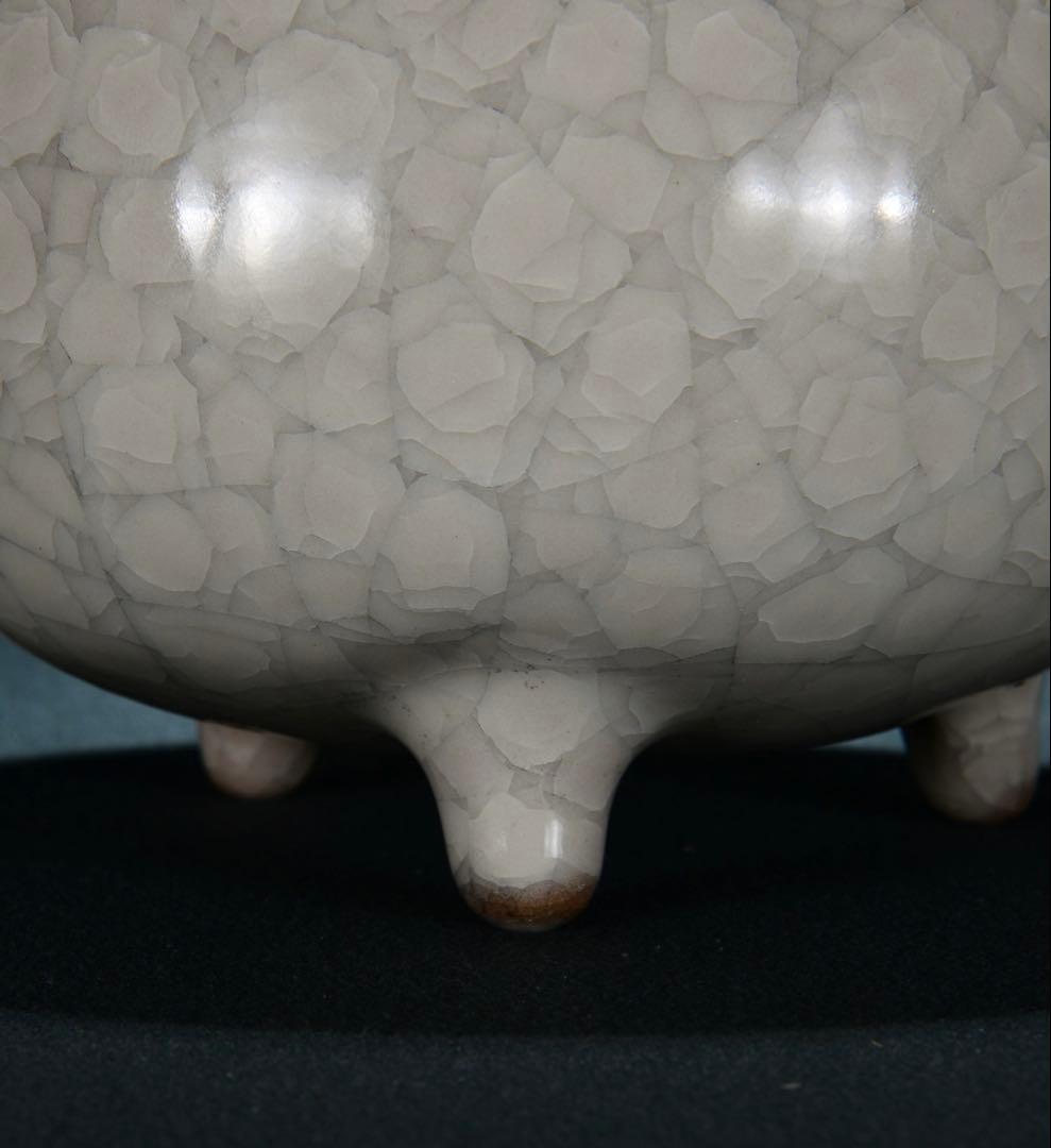 旧蔵　宋・官窑　青白釉 三足炉