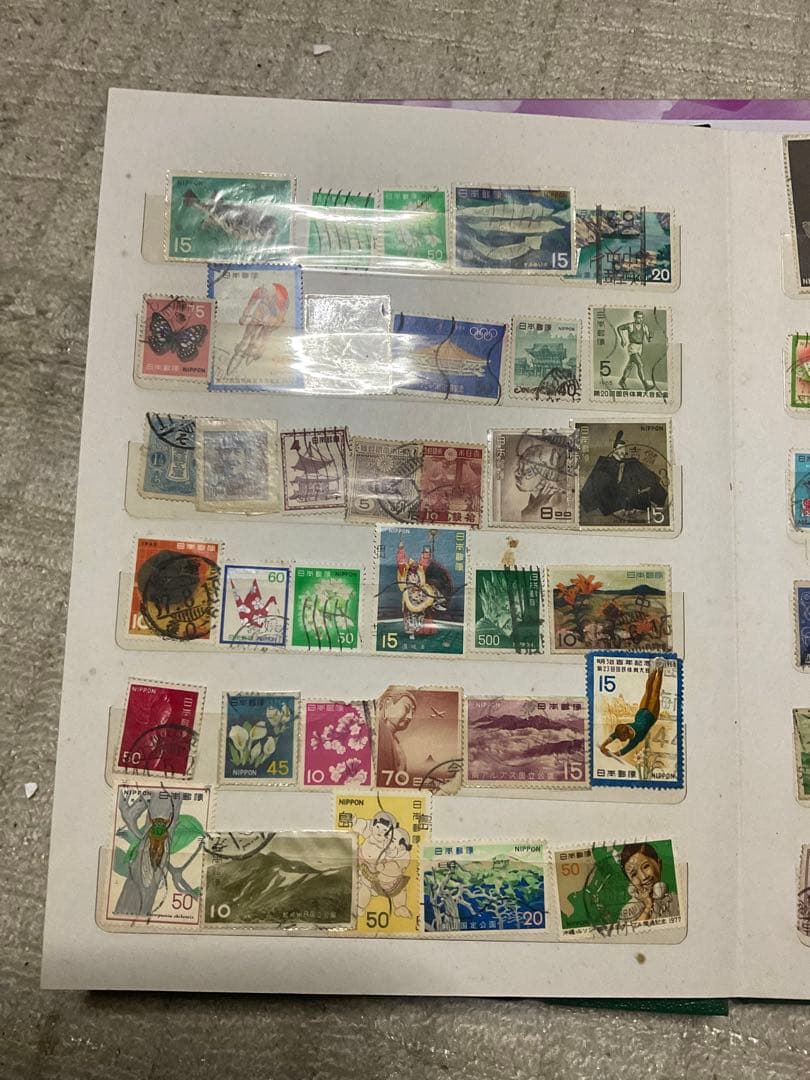使用済み切手アルバム。【外国切手も混じっています　昭和ノスタルジー】。