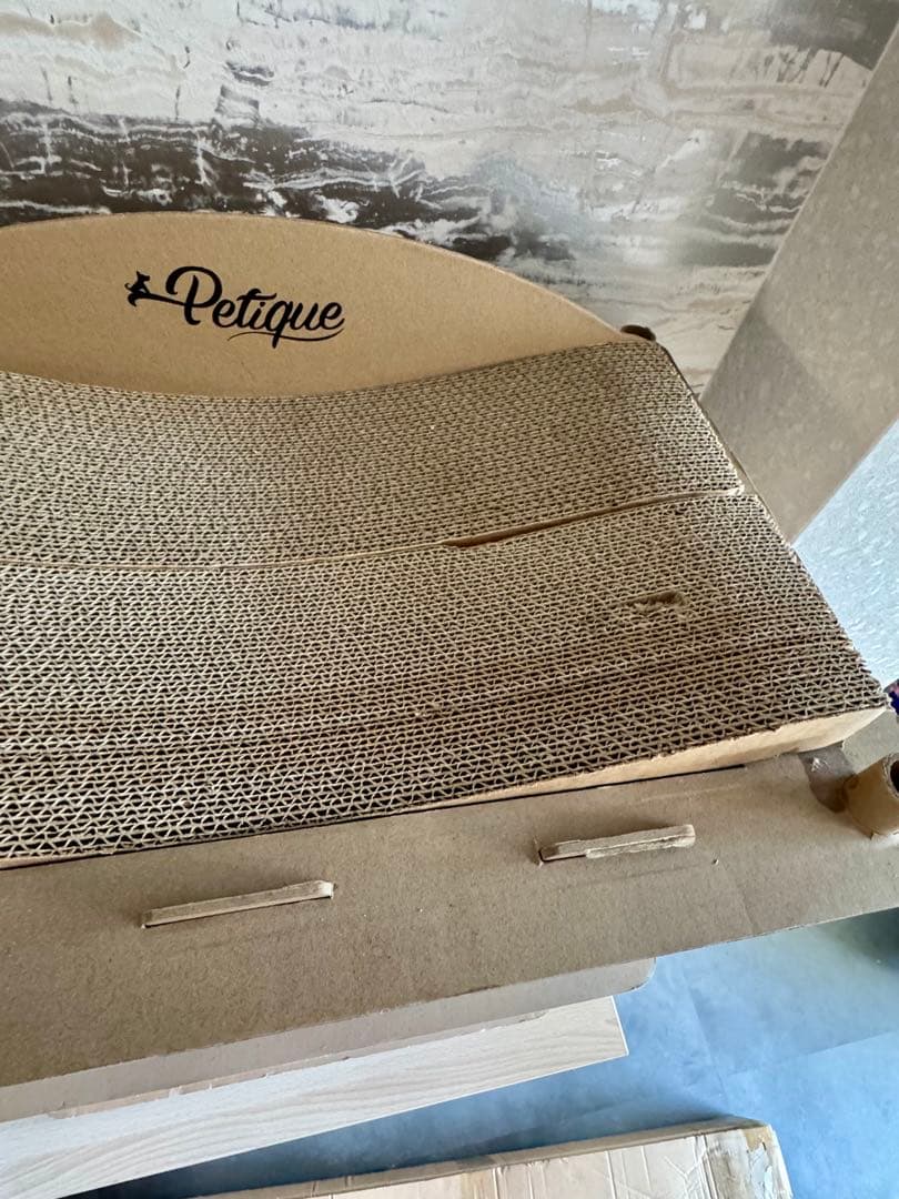 Petique キャットハウス　コンドミニアム　段ボール製キャットタワー 2階建