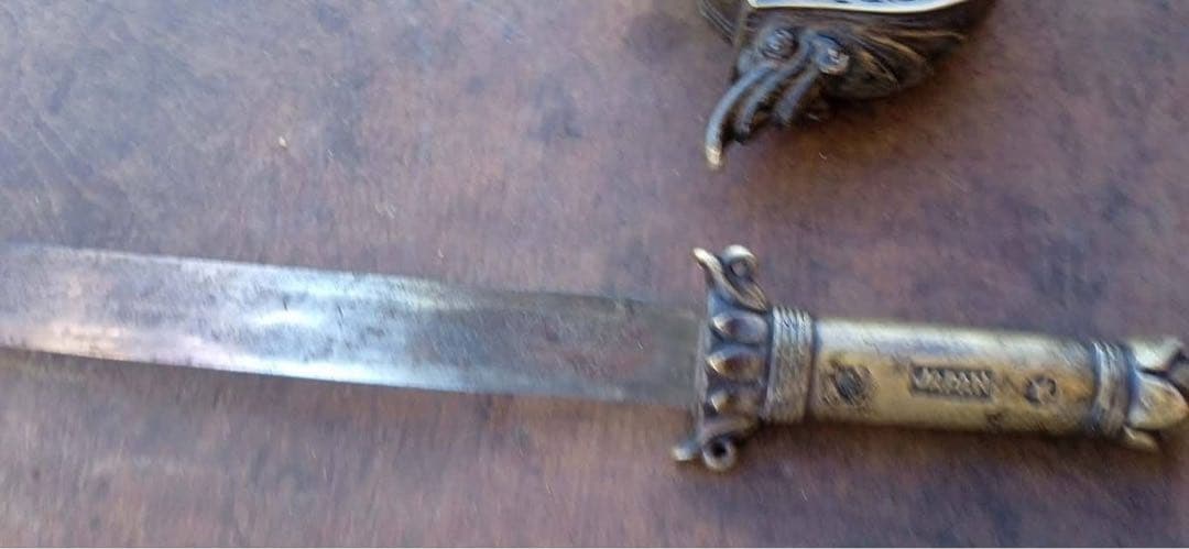 装飾的な金属製ハンドル付きコレクションアイテム