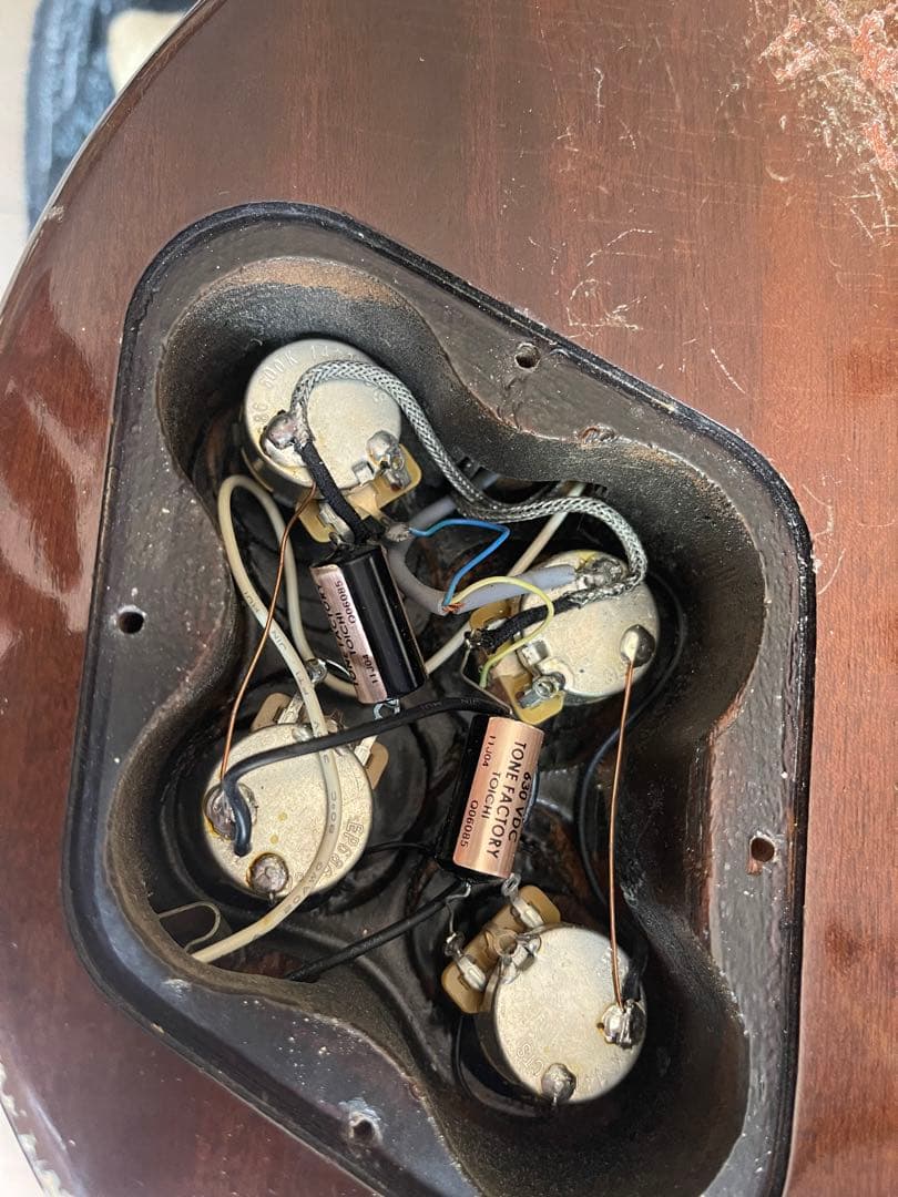 エピフォンスラッシュレスポールゴルドトップ