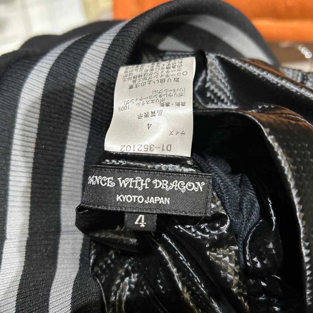 ダンスウィズドラゴンVネックジャケット 黒リバーシブル