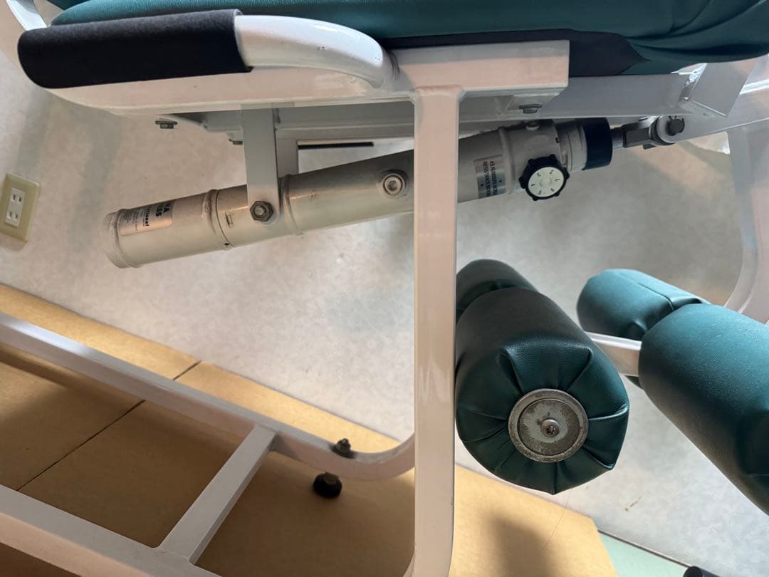 レッグエクステンション油圧式