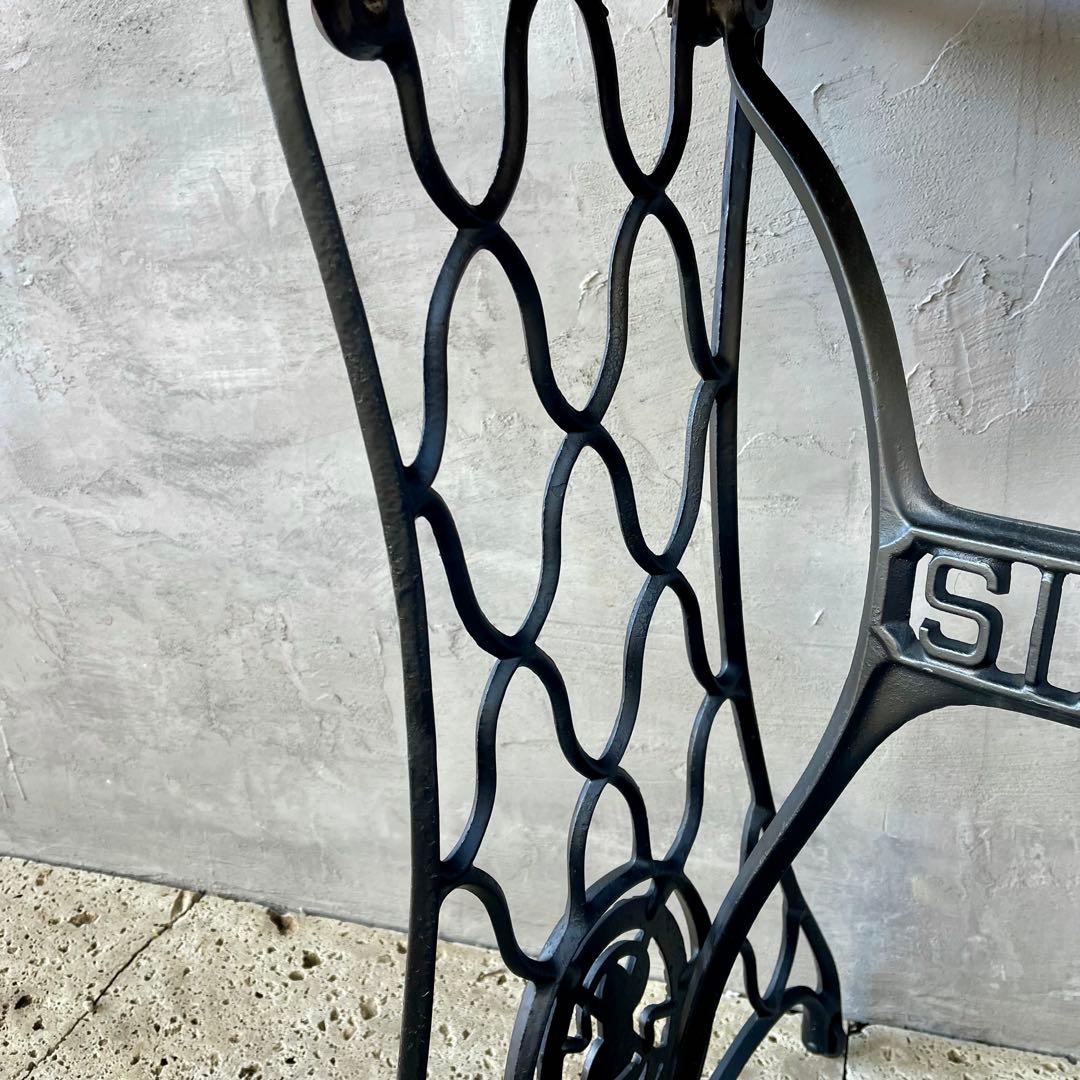 イギリス　アンティークミシン脚テーブル　SINGER 足踏みミシン　網目　鉄脚