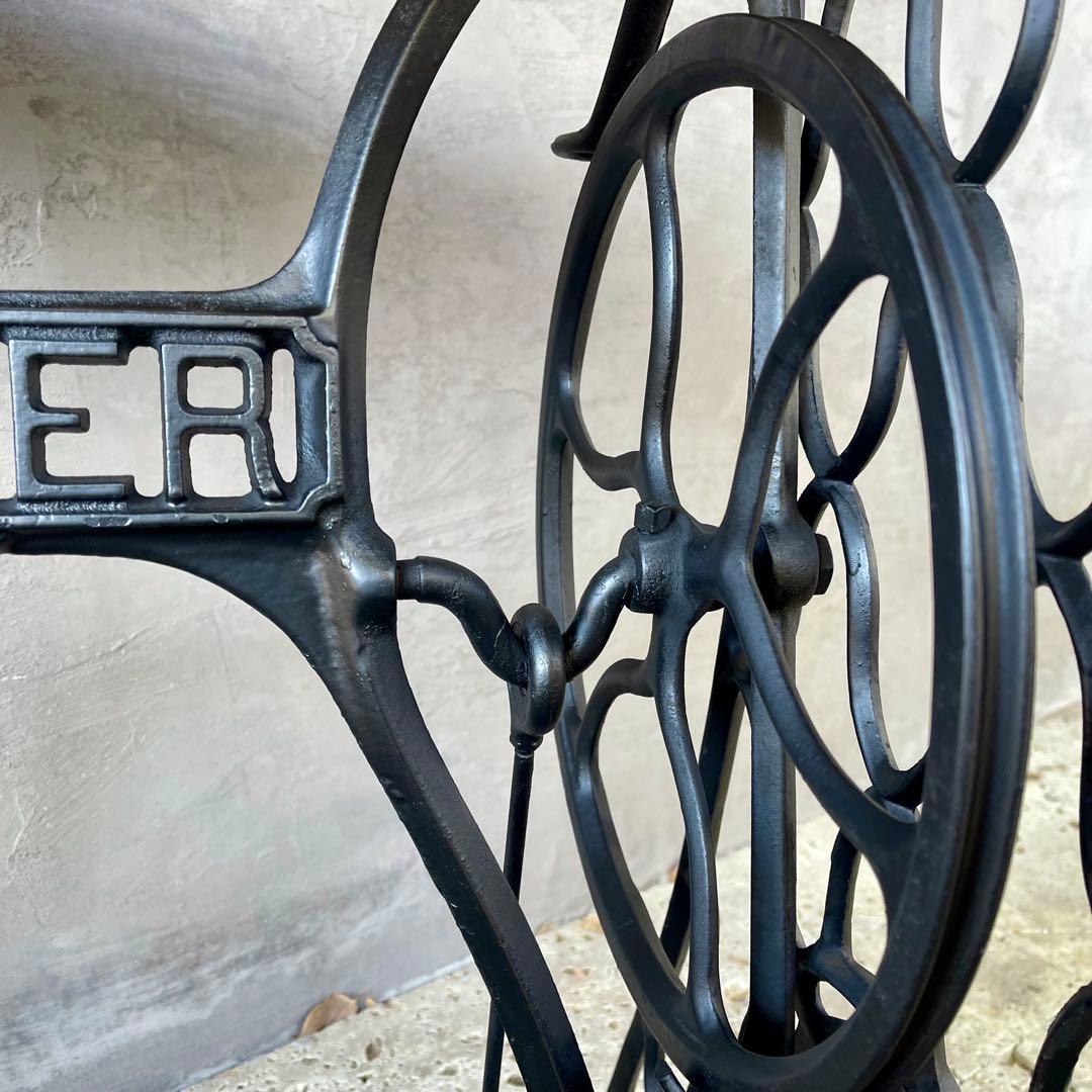 イギリス　アンティークミシン脚テーブル　SINGER 足踏みミシン　網目　鉄脚