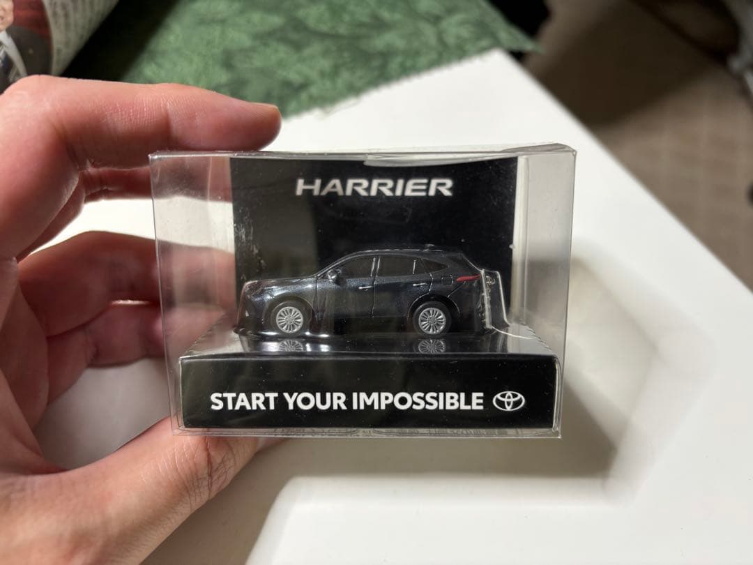 トヨタ ハリアー ミニカー 1/30スケール ガンメタ　非売品
