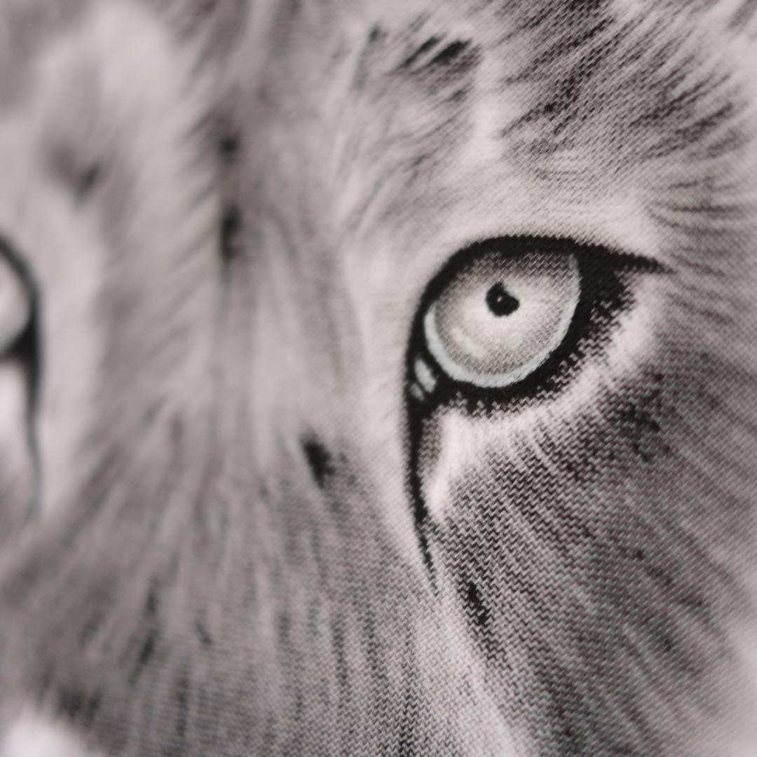 現代アート　虎　刺繍画　絵画　キャンバス