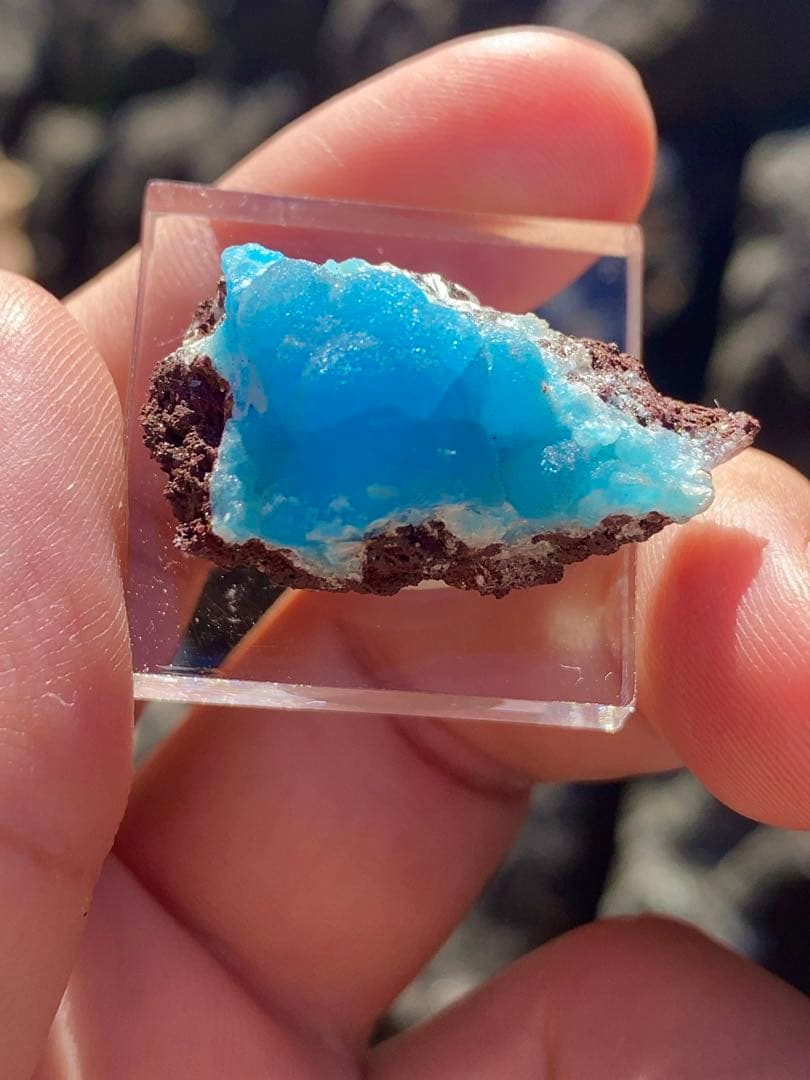 ヘミモルファイト コンゴ産 ブライトブルー 結晶 原石 透け感良好 鉱物標本1