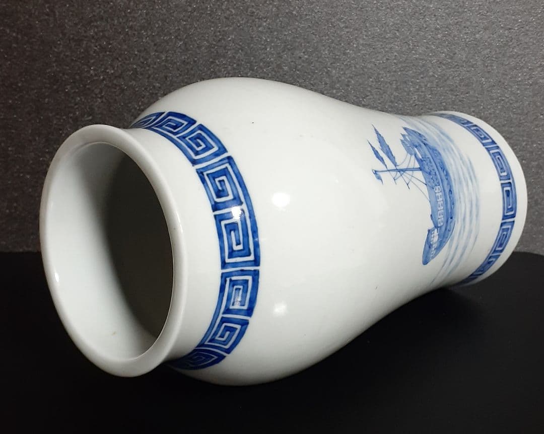 【名品】江戸時代後期～明治時代初期　古伊万里　南蛮船の図　雷文様　花入れ　装飾品