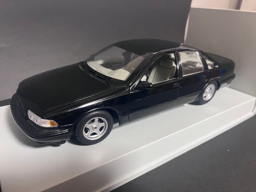 UT models Chevrolet Impala SS 1/18 インパラ