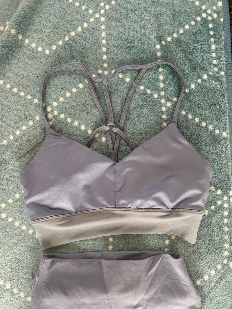 alo yoga Lavish Bra & レギンス　ヨガウェア