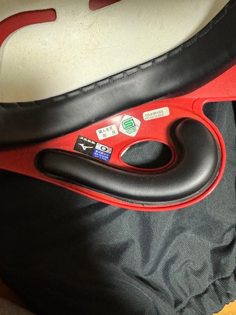 レッドヘルメット Nの刺繍 J.S.B.B.