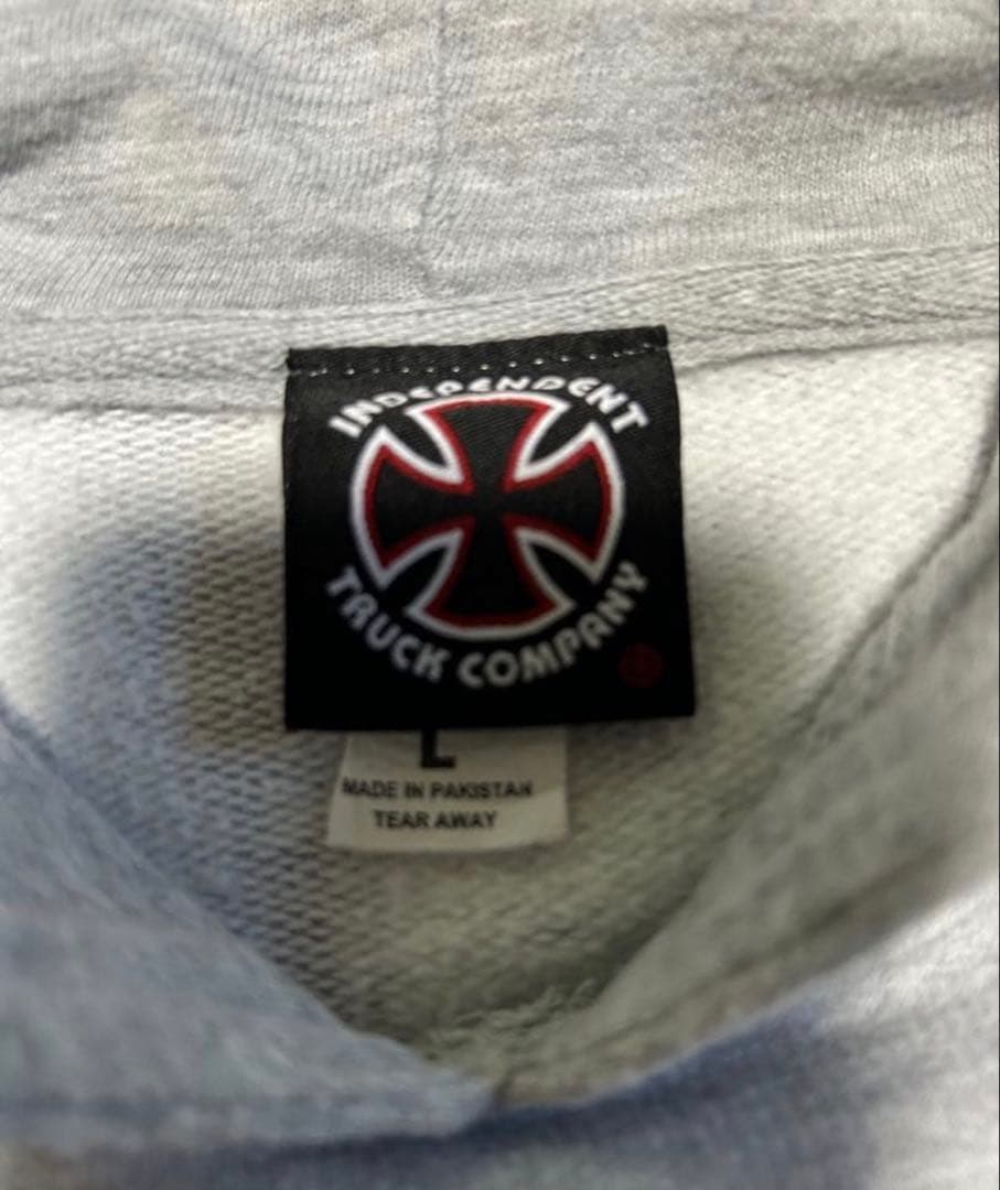 インディペンデント　INDEPENDENT スウェットパーカー　スケート