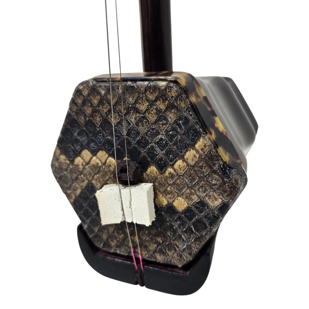 紅木 二胡 蛇皮 六角胴 刻印 弓・ケース付 付属品あり 中国民族楽器 本革