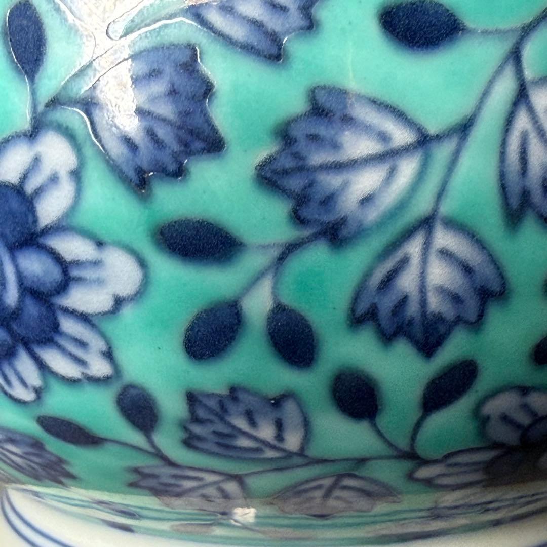 人間国宝　十三代今泉今右衛門　本人作　色絵緑地草花文様更紗文花瓶　仕立て箱付